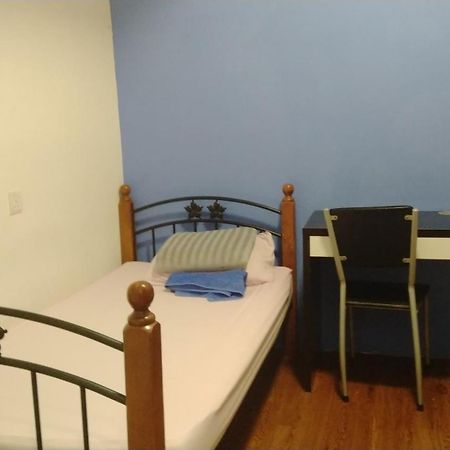 Moon Eleven Hostel Near Klia & Klia2 เซปัง ภายนอก รูปภาพ