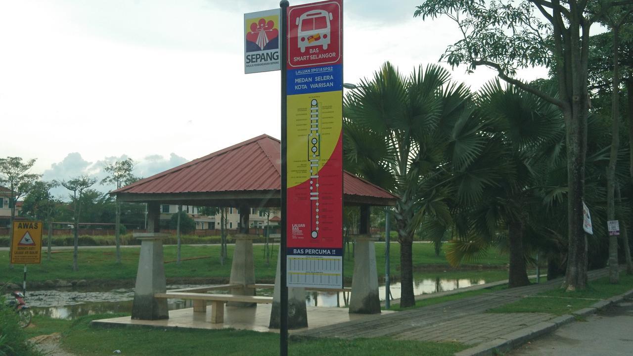 Moon Eleven Hostel Near Klia & Klia2 เซปัง ภายนอก รูปภาพ