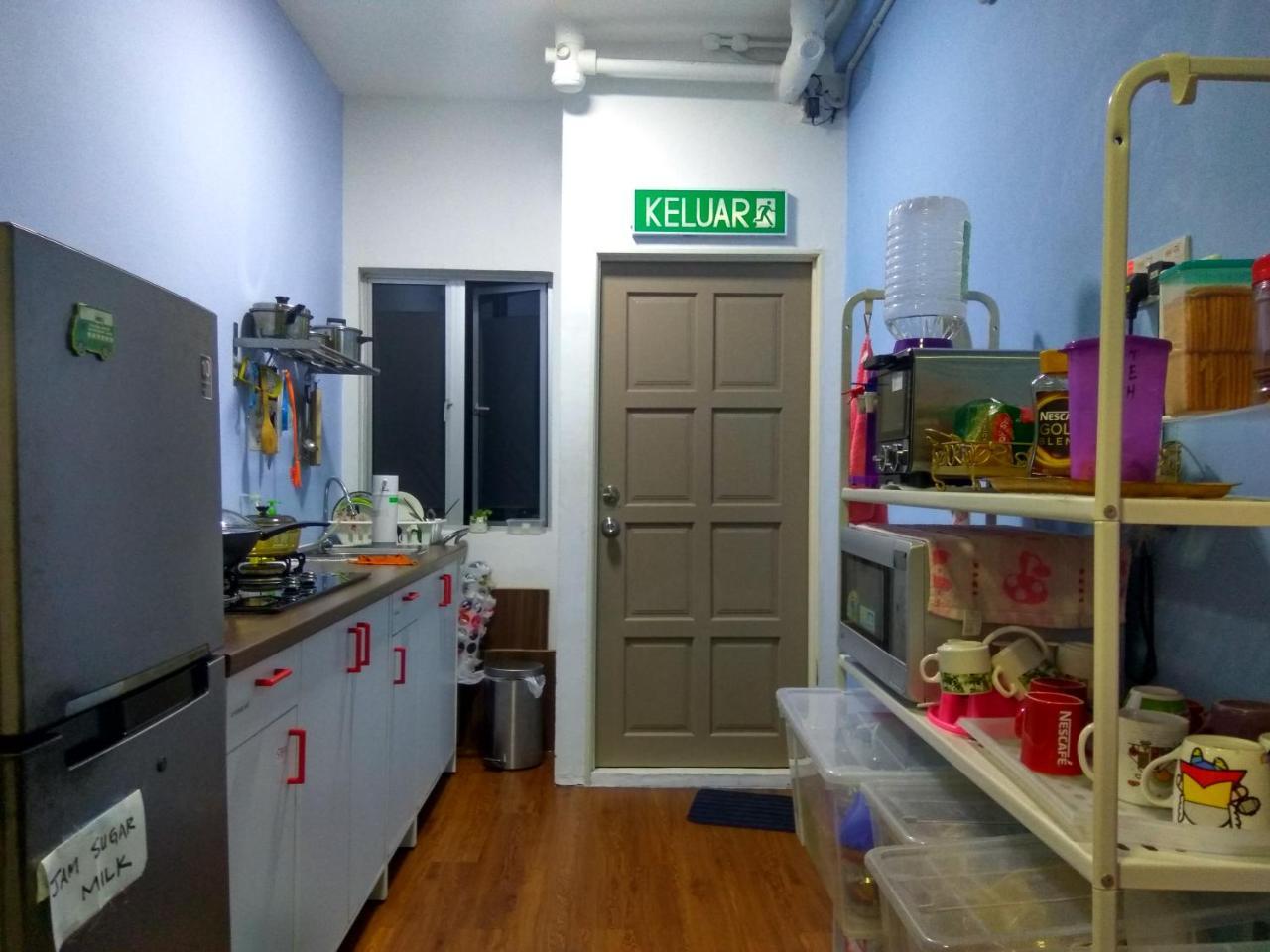 Moon Eleven Hostel Near Klia & Klia2 เซปัง ภายนอก รูปภาพ