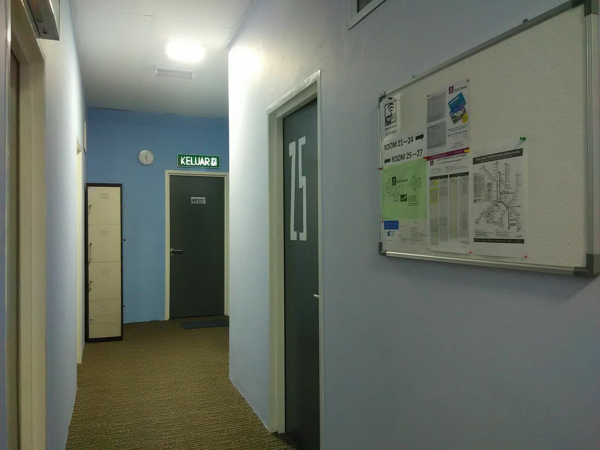 Moon Eleven Hostel Near Klia & Klia2 เซปัง ภายนอก รูปภาพ